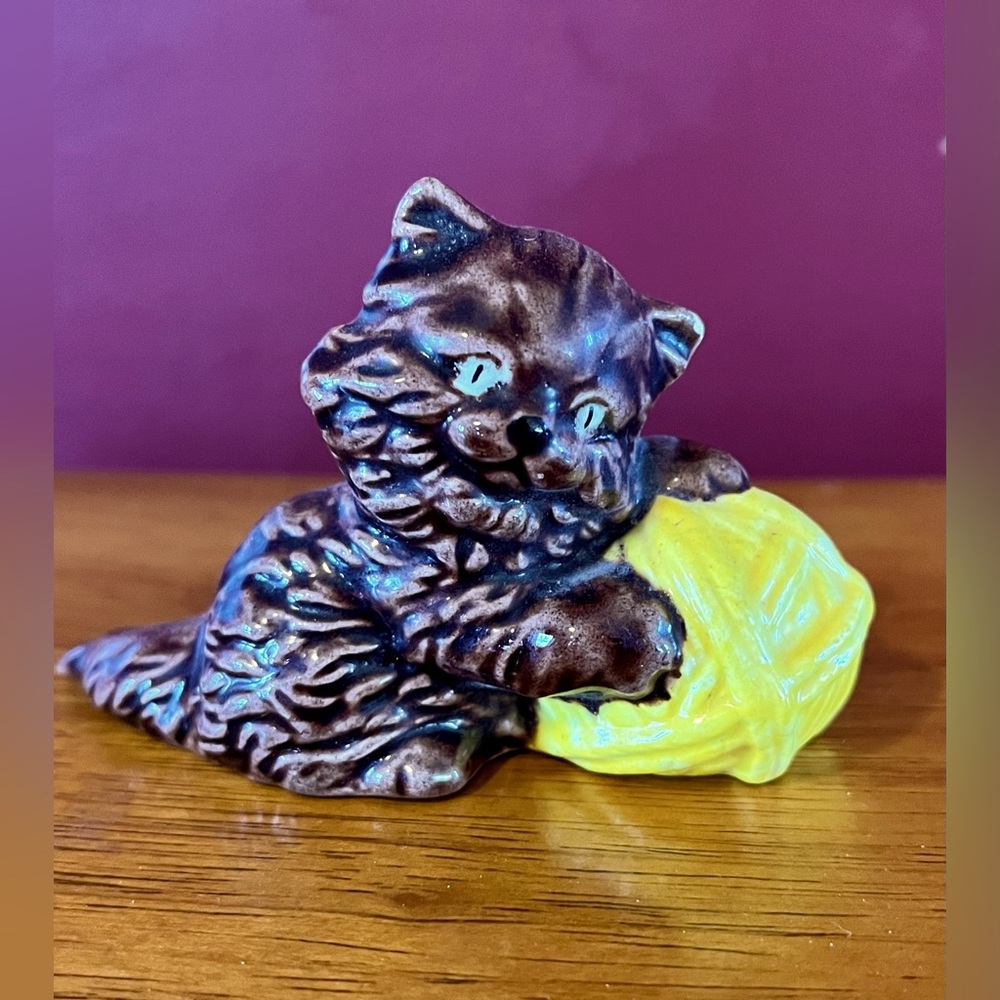 Vintage Brown Cat Kitten w Yellow Ball of Yarn Figurine